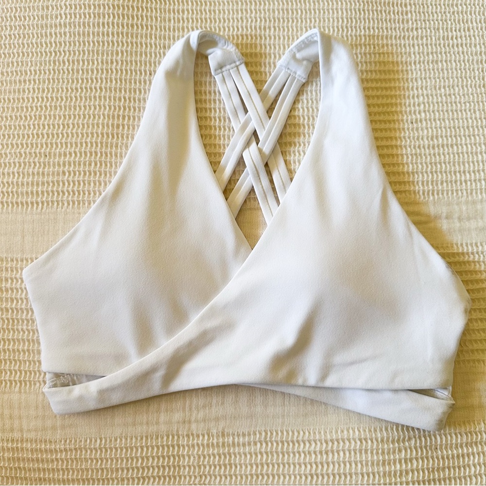 Fabletics White Criss Cross Sports Bra XS